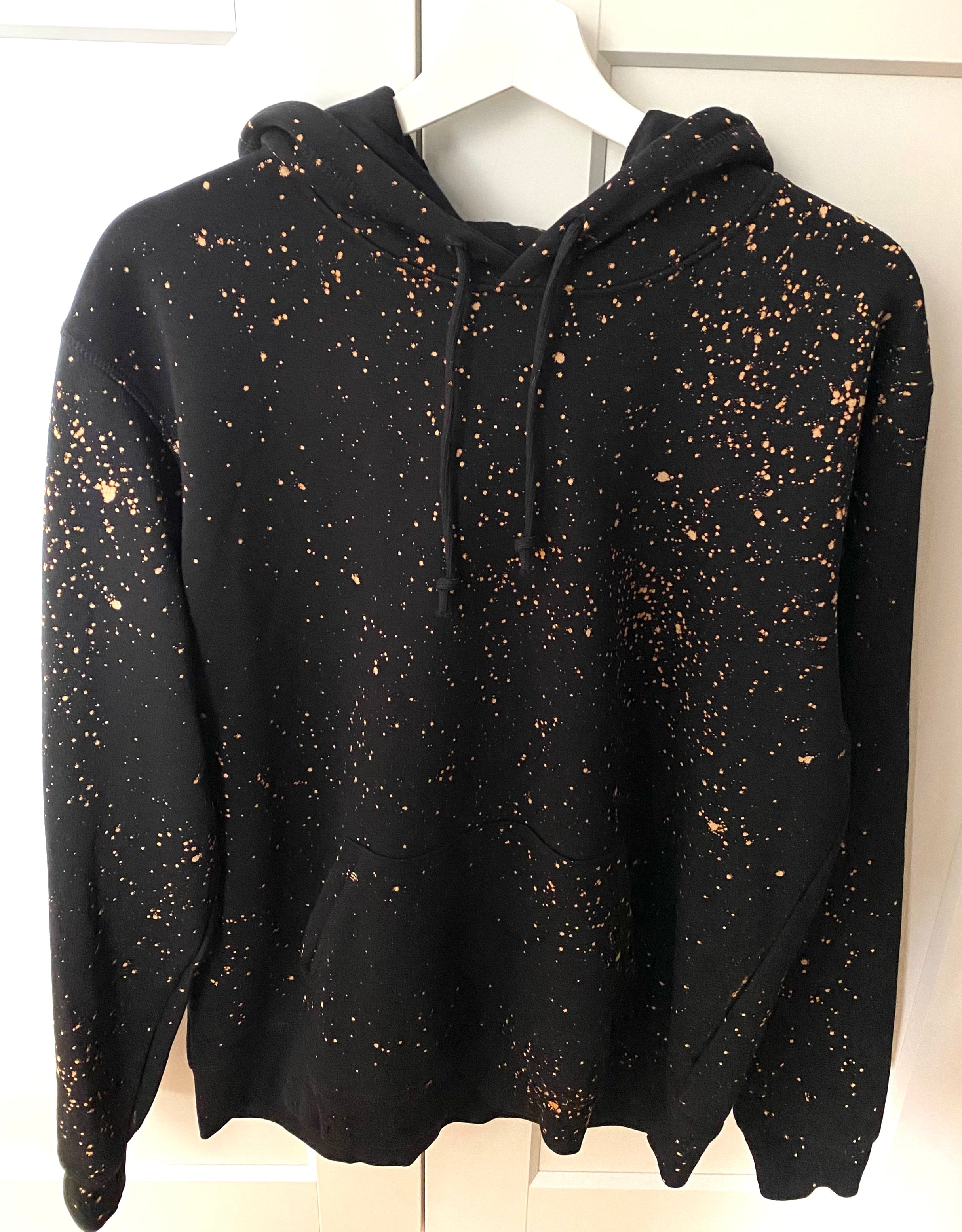 Kapuzenpullover mit gebleichten Effekten