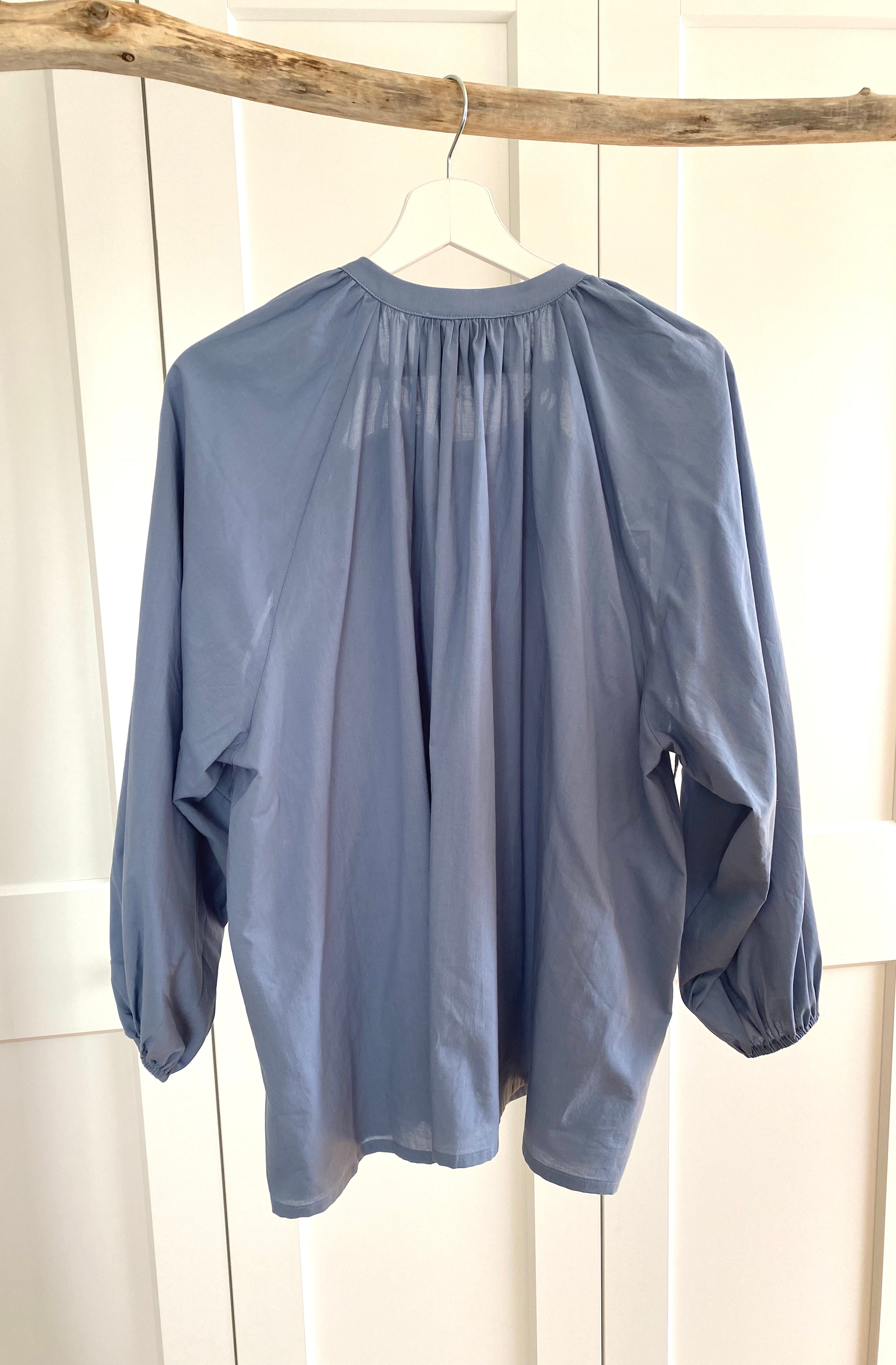 Bluse mit Bändern